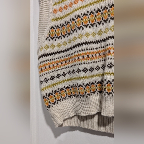 Love Tree Cropped Sweater Vest - Picture 3 of 8